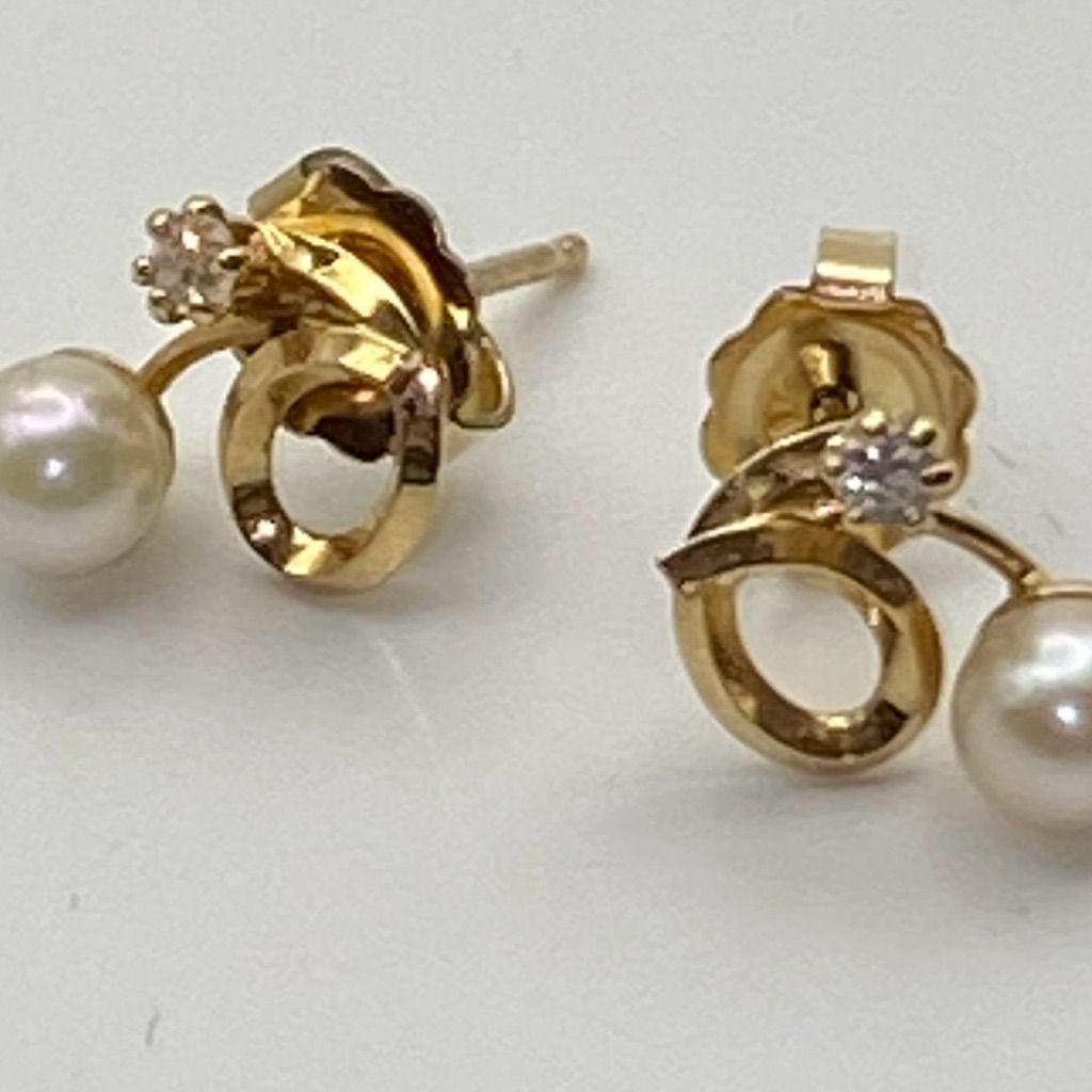 Vintage Star Art Pearl Stud Earrings 14k Gold Filled Earrings